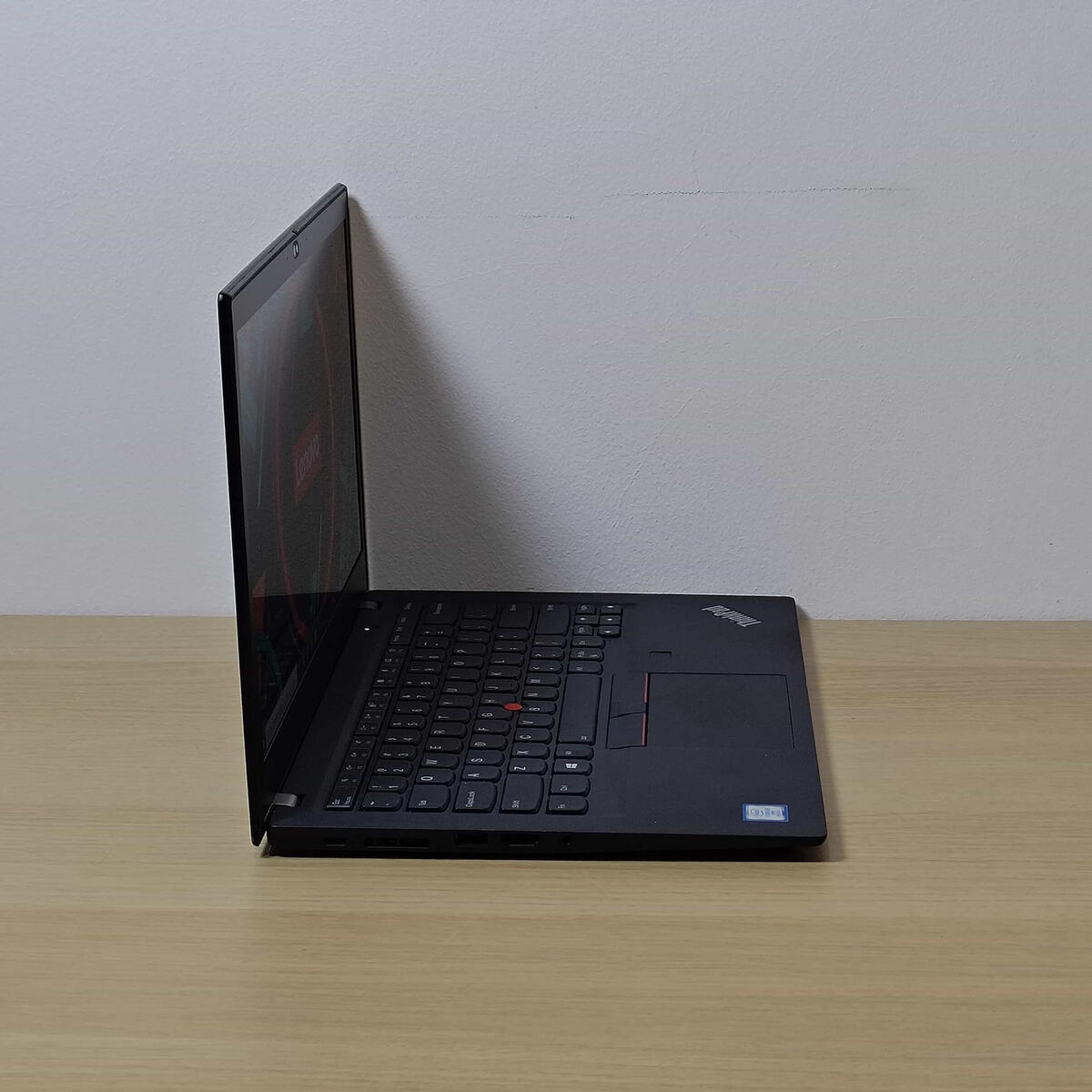 Lenovo Thinkpad T490s Samping Kanan Butik Laptop